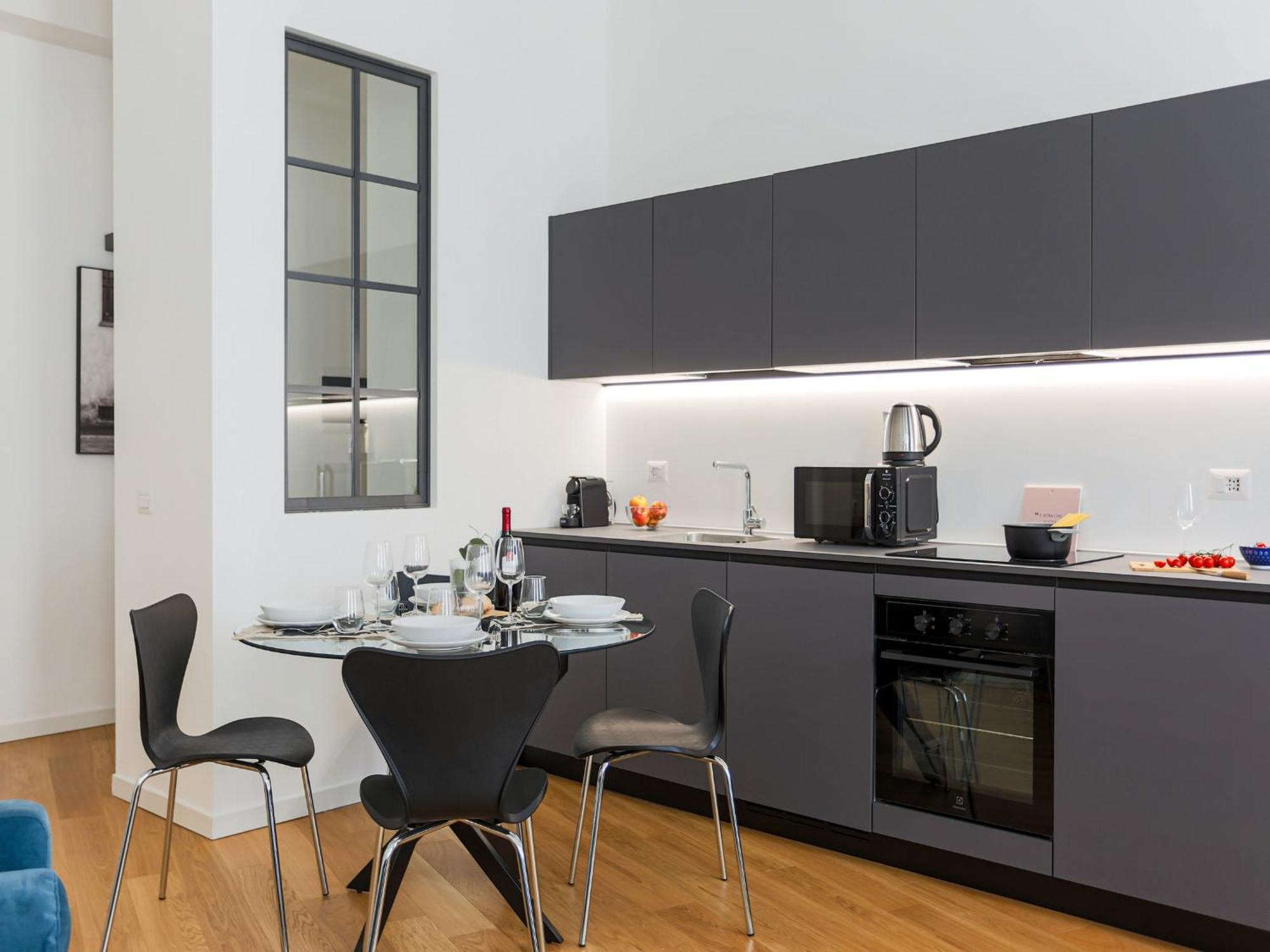 The Best Rent - Modern One Bedroom Apartment In San Babila Milan Bagian luar foto