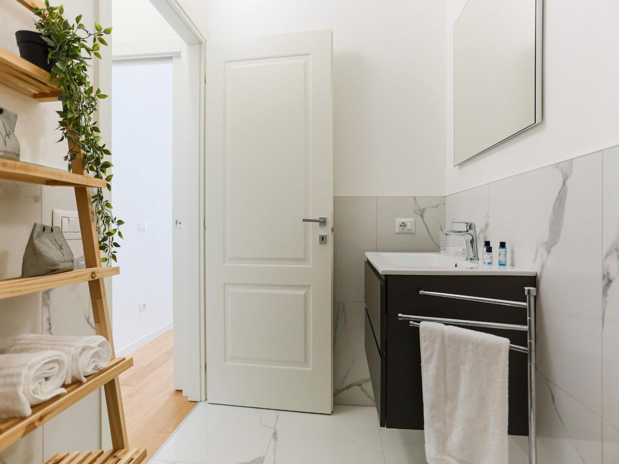 The Best Rent - Modern One Bedroom Apartment In San Babila Milan Bagian luar foto