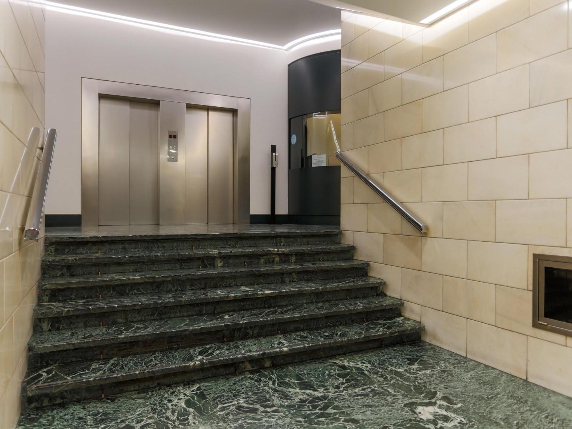 The Best Rent - Modern One Bedroom Apartment In San Babila Milan Bagian luar foto
